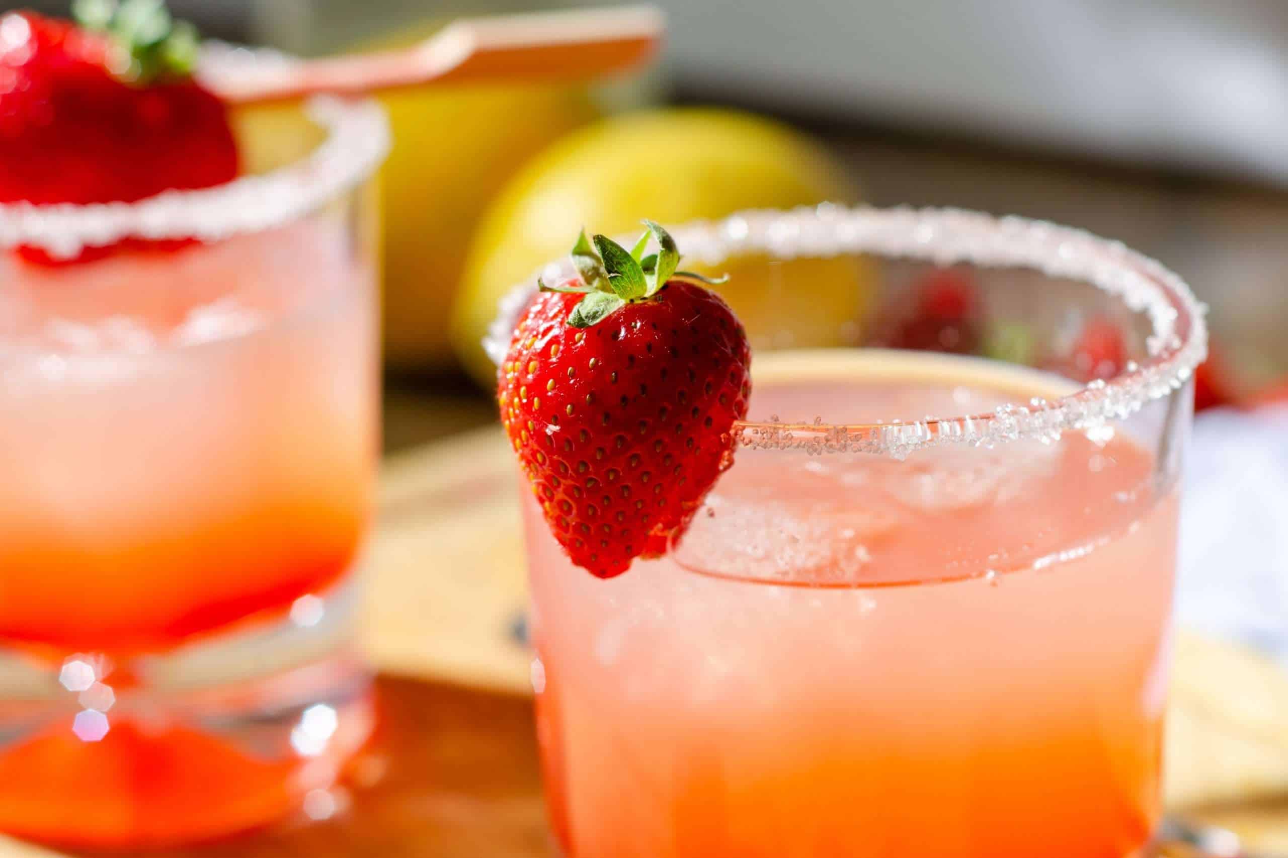 Low carb strawberry lemonade cocktail